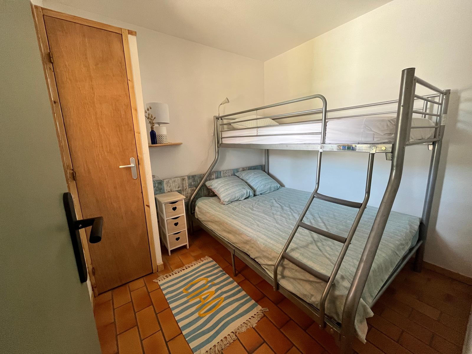 Chambre avec lits superposés