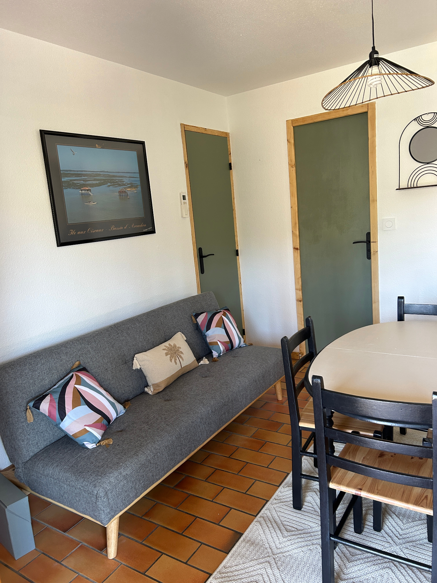 Salon et vue sur les chambres