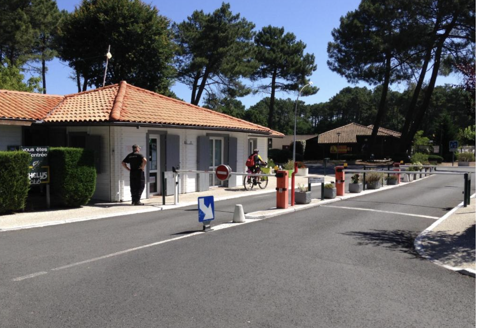 Entrée sécurisée avec gardien